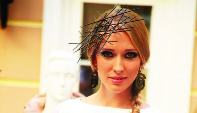 Беременная украинская телеведущая позабавила сети ярким образом