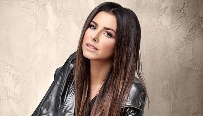 Ани Лорак козырнула в шикарном наряде