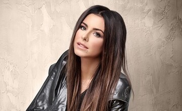 Ани Лорак козырнула в шикарном наряде