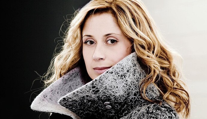 Известная канадская певица умилила украинцев своим признанием в любви