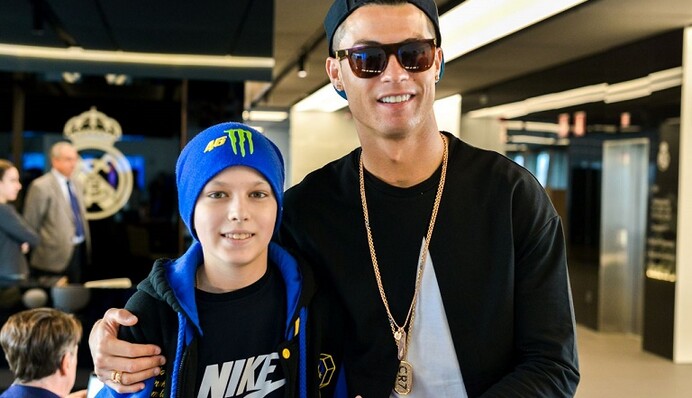 Криштиану Роналду встретился с 12-летним онкобольным поклонником из Украины