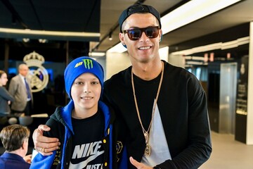 Криштиану Роналду встретился с 12-летним онкобольным поклонником из Украины