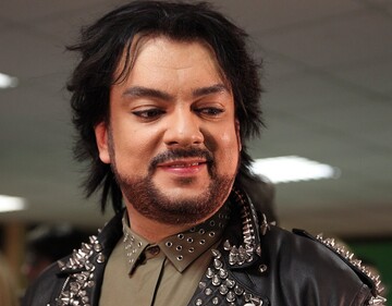 Стиль клоуна: в сети высмеяли аляповатый наряд российского друга Ани Лорак