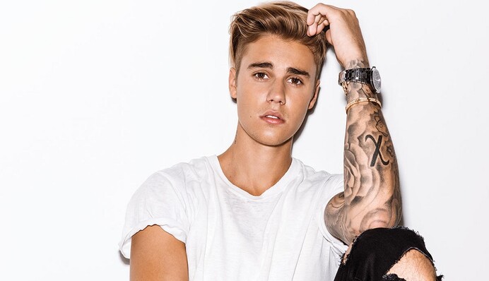 Популярный американский певец разбил лицо поклоннику: опубликовано видео