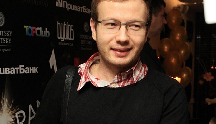 Сын опальной украинской певицы показал в сети эротическое фото супруги