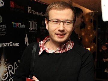 Сын опальной украинской певицы показал в сети эротическое фото супруги