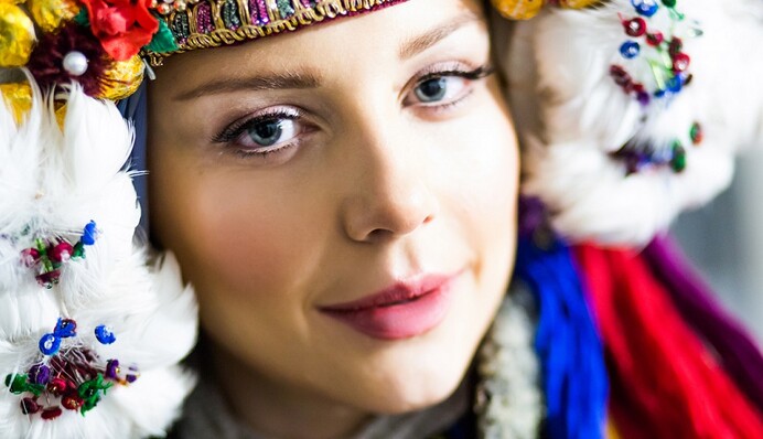 Тина Кароль восхитила поклонников украинским свадебным нарядом