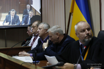 Допит Януковича: що відбувалося в залі суду, ексклюзивні фото