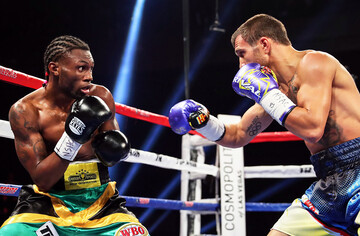 Ломаченко переміг Уолтерса: хроніка поєдинку, відео моментів