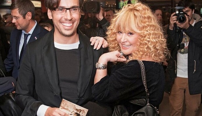 Подросшие дети Пугачевой и Галкина показались на сказочной вечеринке