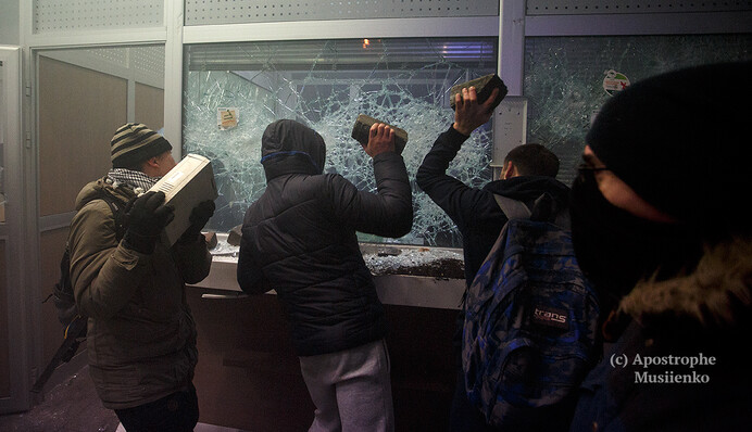 Сльози Порошенка і посмішка Найєма: Топ-10 найцікавіших фото листопада