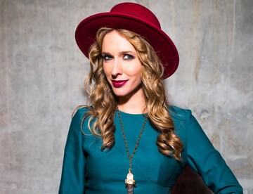 Беременная украинская телеведущая поразила сети ярким образом