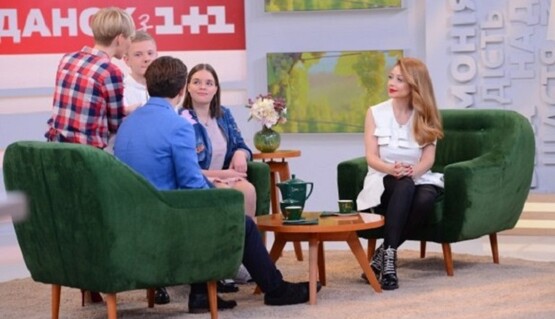 Тина Кароль представила трогательную песню о детстве