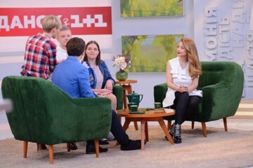 Тина Кароль представила трогательную песню о детстве