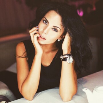 Настя Каменских показала в сети соблазнительную фигуру