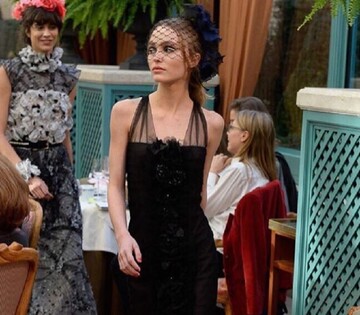 Дочь Джонни Деппа дебютировала на подиуме на показе Chanel