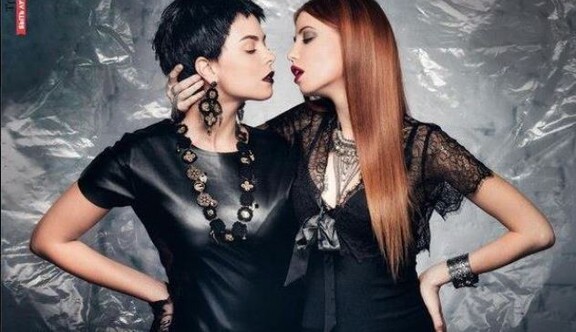 По-взрослому: Настя Каменских поцеловалась взасос с солисткой 