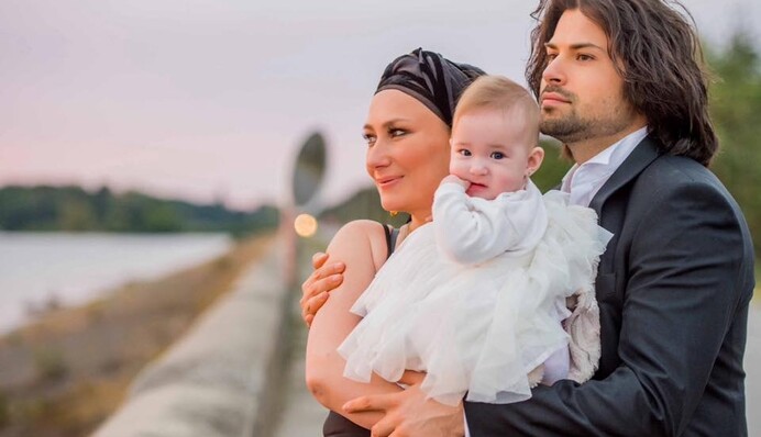 Алена Мозговая с мужем и дочкой отдыхают в жарком Египте