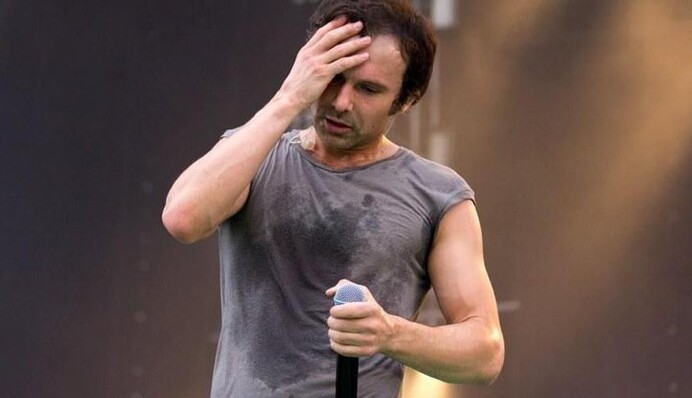 Святослав Вакарчук со слезами на глазах спел в честь погибшего журналиста Павла Шеремета