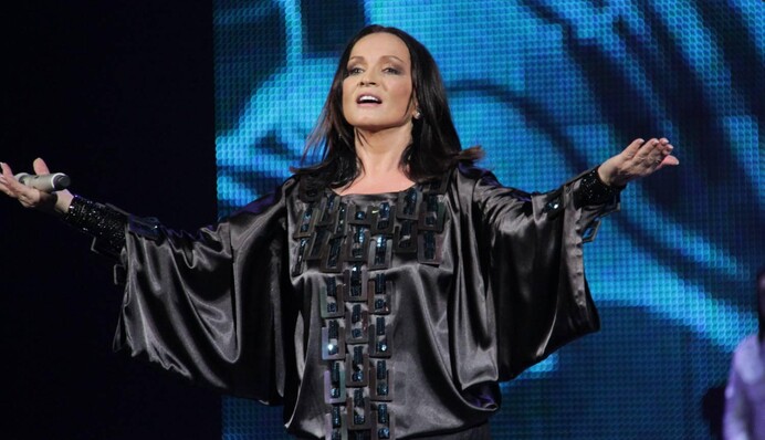 София Ротару продемонстрировала шикарное платье-вышиванку