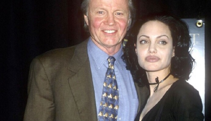 Отец Анджелины Джоли впервые рассказал, как она переживает развод