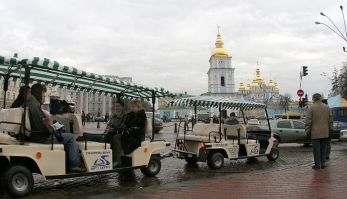 Завіса страху чи візова бюрократія: чому іноземці не їдуть в Україну