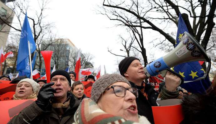 Ползучий Майдан: как далеко зайдут протесты в Польше