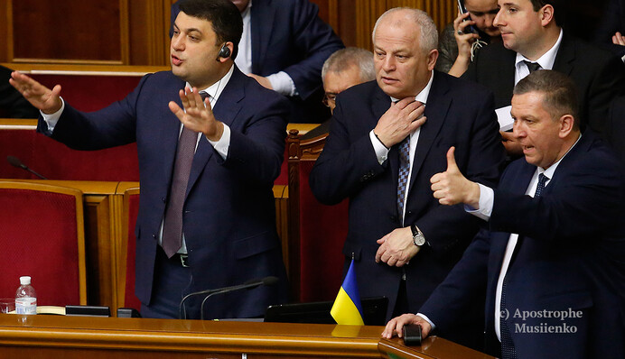 ​Як депутати ухвалювали бюджет: нічні фото з Ради