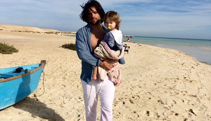 Годовалая дочь Алены Мозговой дебютировала в клипе своего отца: опубликованы фото