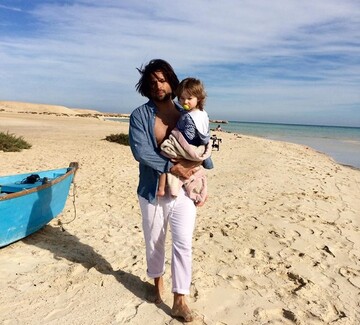 Годовалая дочь Алены Мозговой дебютировала в клипе своего отца: опубликованы фото