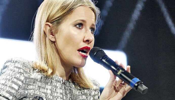 Ксения Собчак отреагировала нецензурной речью на критику ее образа жизни после рождения сына