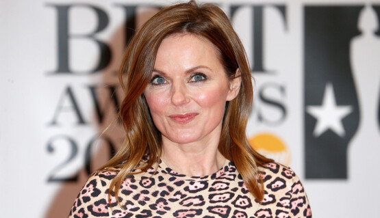 Беременная звезда Spice Girls Джери Холлиуэлл показала огромный живот