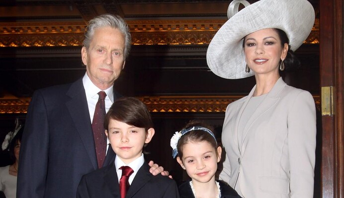 Идиллическое Рождество Кэтрин Зеты-Джонс и Майкла Дугласа до слез растрогало сети