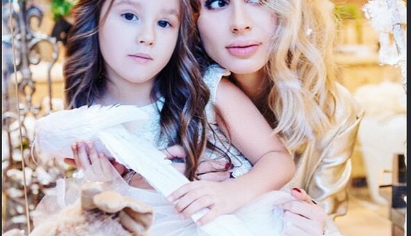 Светлана Лобода с дочкой снялась в трогательной фотосессии