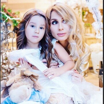 Светлана Лобода с дочкой снялась в трогательной фотосессии