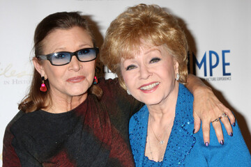 Мадонна опубликовала трогательное фото в память о Дебби Рейнольдс и Керри Фишер