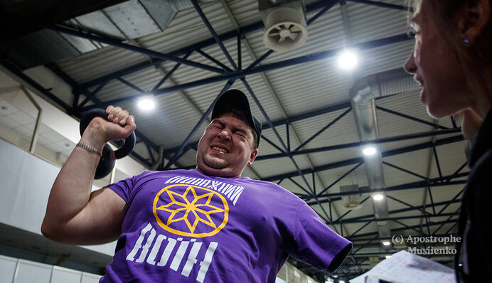 Селфі з ялинкою і сплячі нардепи: Топ-10 найяскравіших фото грудня