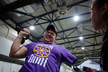 Селфі з ялинкою і сплячі нардепи: Топ-10 найяскравіших фото грудня