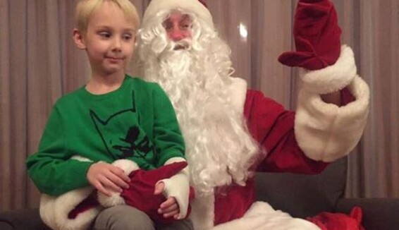 Режиссер Семен Горов в костюме Деда Мороза оказался на грани провала
