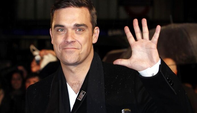 Робби Уильямс шокировал фанов неожиданной выходкой на концерте: опубликовано видео