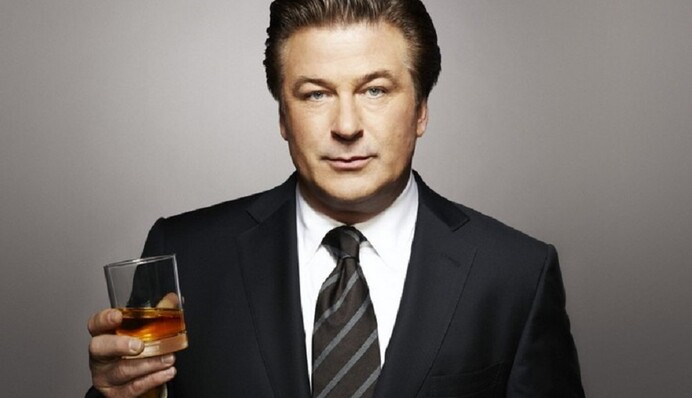 Алек Болдуин потроллил Дональда Трампа неграмотным русским языком