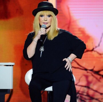 Алла Пугачева в рваных джинсах удивила молодежным look'ом