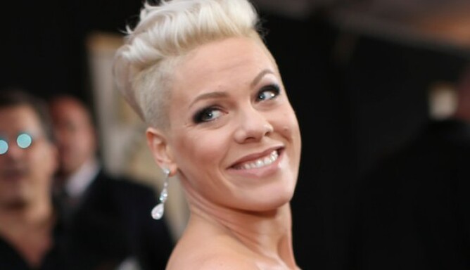 Пинк поделилась в сети фото с новорожденным сыном