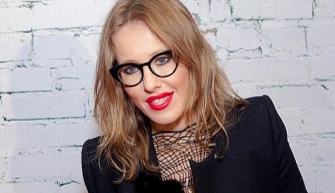 Звезды без макияжа: Ксения Собчак прогуливает работу из-за сына