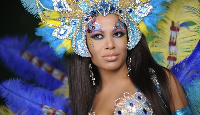 Гайтана снялась в новой фотосессии, продемонстрировав соблазнительные формы