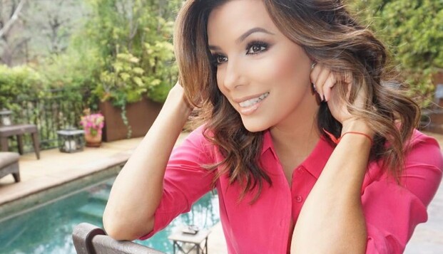 Ева Лонгория блеснула эффектным декольте в обнимку с лучшим футболистом мира