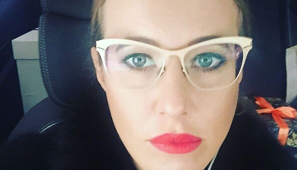 Ксения Собчак взбудоражила сеть снимком без бюстгальтера