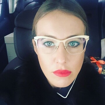 Ксения Собчак взбудоражила сеть снимком без бюстгальтера