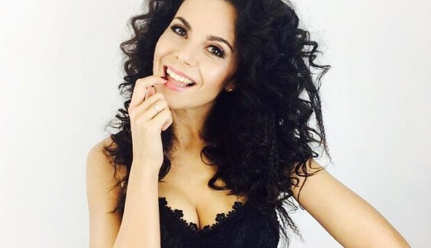 Звезды в бикини: Настя Каменских продемонстрировала шикарную фигуру