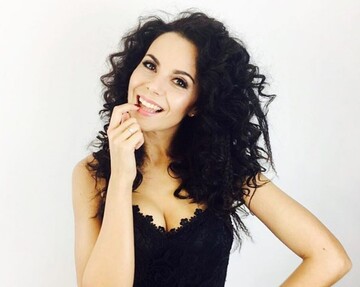 Звезды в бикини: Настя Каменских продемонстрировала шикарную фигуру